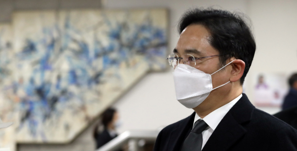 이재용 삼성전자 부회장이 23일 오후 서초구 서울고법에서 열린 '국정농단' 사건 파기환송심 재판에 출석하고 있다. / 사진=연합뉴스