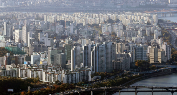서울 송파구 서울스카이에서 바라본 강남구 일대 아파트 모습 / 사진=연합뉴스