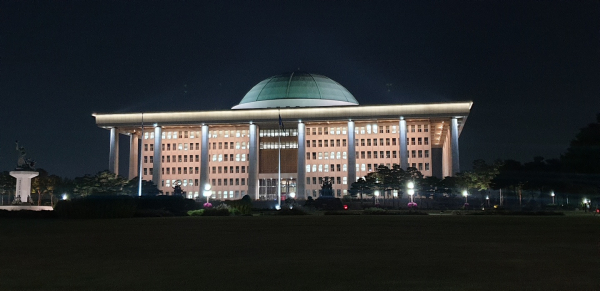 국회는 2일 본회의를 열어 558조원 규모의 내년도 예산안을 처리했다. /사진=이창원 기자