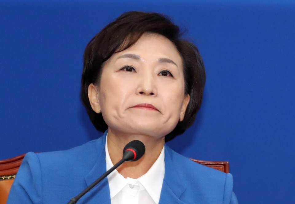 김현미 국토교통부 장관이 3일 오전 서울 여의도 국회 더불어민주당 당대표회의실에서 4·15 총선 불출마 선언을 하고 있다. / 사진=연합뉴스