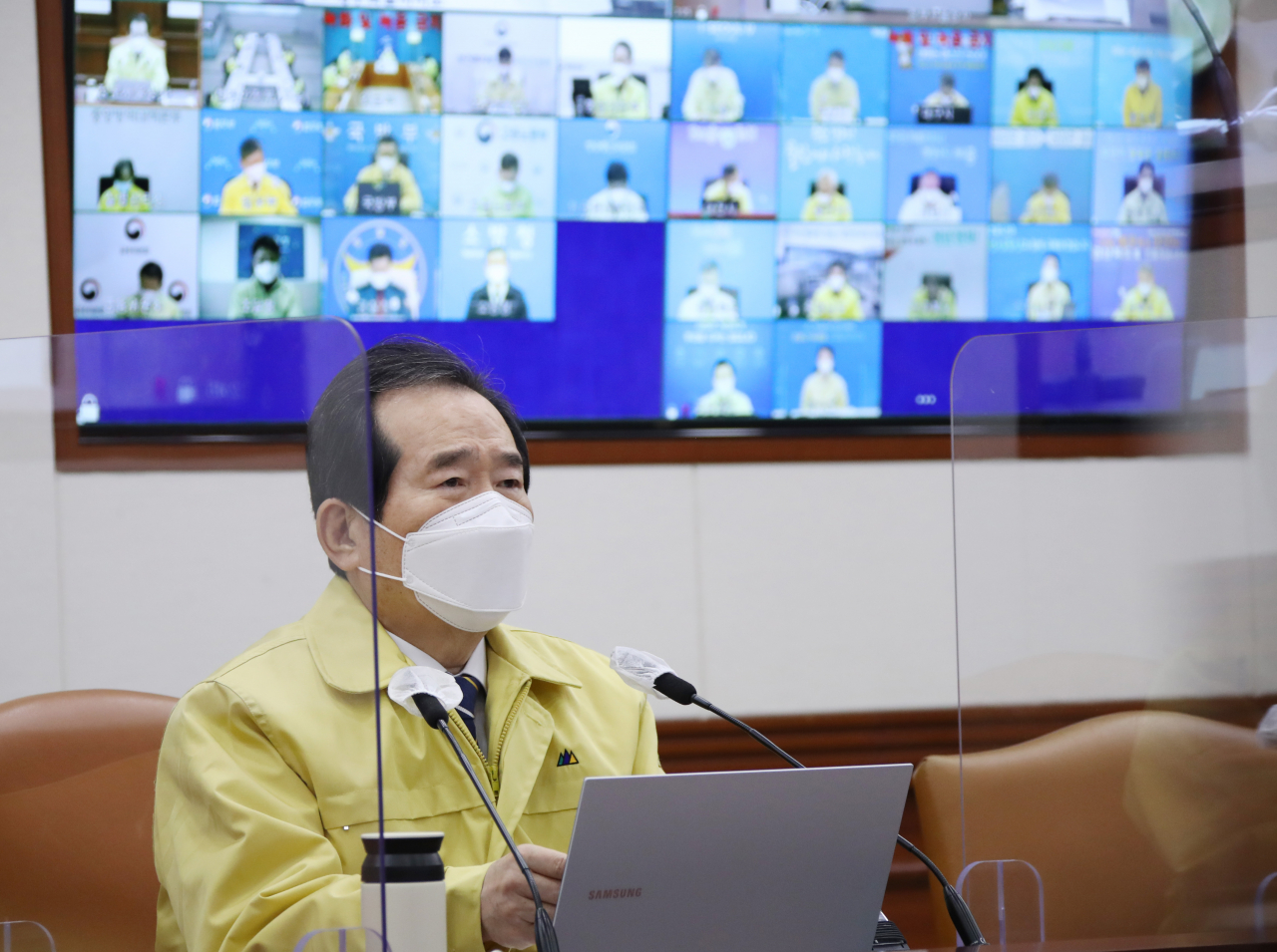 정세균 국무총리가 2일 정부서울청사에서 코로나19 대응 신년 첫 중앙재난안전대책본부(중대본) 회의를 주재하며 발언하고 있다. / 사진=연합뉴스