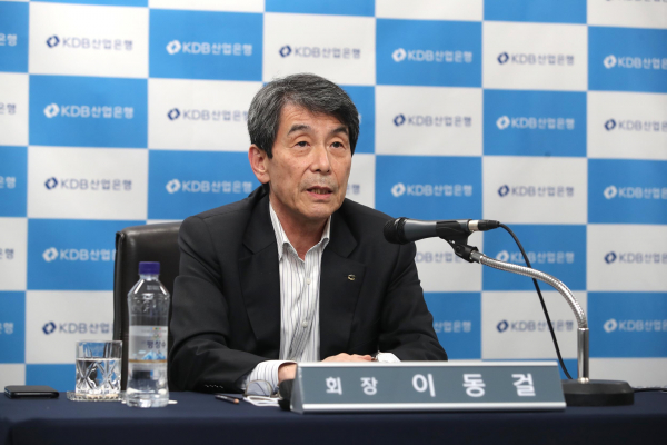 12일 온라인 기자간담회를 진행 중인 이동걸 산업은행 회장. /사진=산업은행