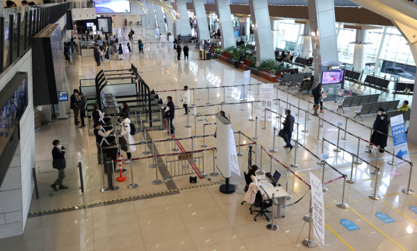 코로나19 여파로 한산한 김포국제공항 국내선 출국장 모습. / 사진=연합뉴스