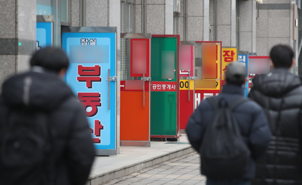 서울의 한 부동산 중개업소 밀집상가 모습 / 사진=연합뉴스