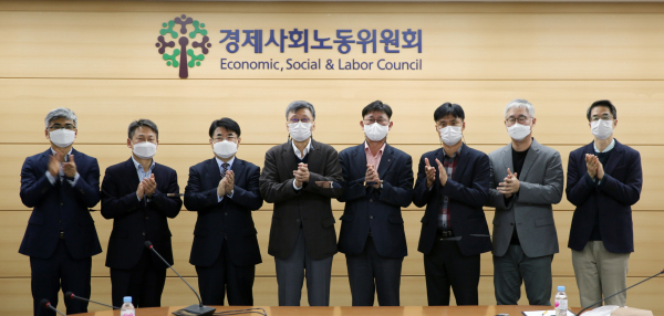 지난해 11월 열린 대통령 직속 경제사회노동위원회 산하 공공기관위원회 회의 모습. 이날 공공기관위원회는 "객관적 직무 가치가 임금에 반영되는 임금 체계 개편을 위해 노력한다"고 밝혔다. /사진=연합뉴스