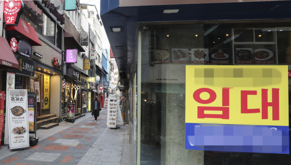 코로나19에 따른 집합금지 조치로 도심 상권이 인적없이 한가한 모습을 보이고 있다. / 사진=연합뉴스