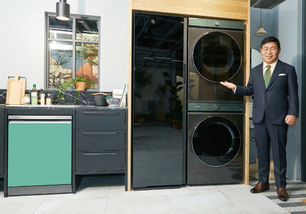 이재승 삼성전자 생활가전사업부장 사장이 ‘비스포크 홈 미디어데이’ 온라인 행사를 통해 신제품 라인업을 강화하고 소비자들에게 차별화된 가치를 제공하겠다는 계획을 발표하고 있다./사진=삼성전자