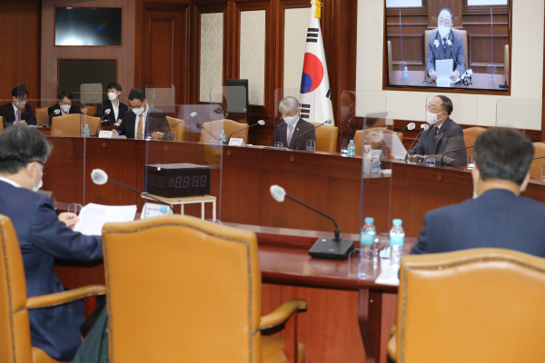 홍남기 경제부총리 겸 기획재정부 장관이 10일 정부서울청사에서 열린 제6차 혁신성장 BIG3추진회의에서 발언하고 있다. /사진=연합뉴스