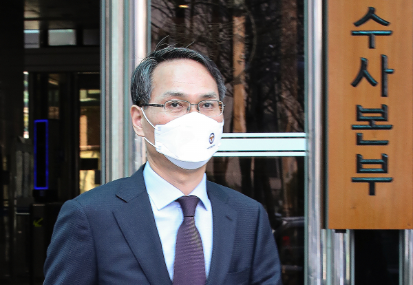 남구준 경찰청 국가수사본부장이 10일 오후 국가경찰위원회를 예방하기 위해 서울 서대문구 청사를 나서고 있다. / 사진=연합뉴스