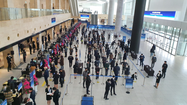 17일 오전 삼성전자 주주총회에 참석하기 위해 발걸음한 주주들./사진=윤시지 기자