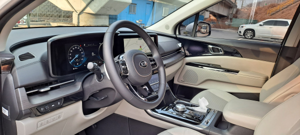 운전석 모습. / 사진=박성수 기자