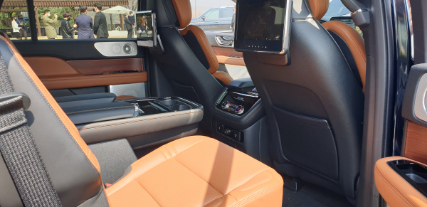 네비게이터 실내 모습. / 사진=박성수 기자