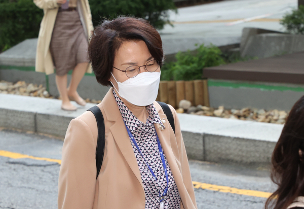임혜숙 과학기술정보통신부 장관 후보자가 3일 오전 서울 광화문 우체국 후보자 사무실로 출근하고 있다. / 사진 = 연합뉴스