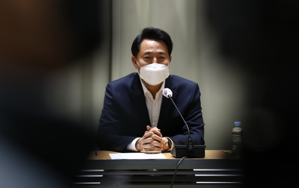 오세훈 서울시장이 17일 오전 서울 중구 서울시청 대회의실에서 취임 한 달을 맞아 기자간담회를 하고 있다.  / 사진=연합뉴스