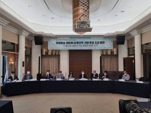 20일 한국미디어정책학회와 한국방송학회 공동 주최로 서울 중구 한국프레스센터 내셔널 프레스클럽에서 열린 ‘유료방송 생태계 내 합리적 거래 환경 조성 방안’ 세미나 모습. / 사진 = 김용수 기자