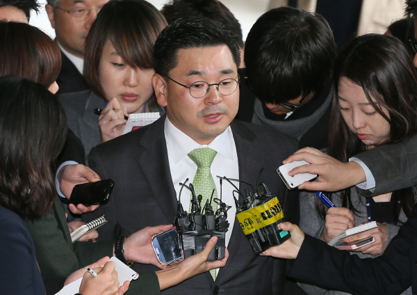 지난 2012년 10월 'LIG건설 기업어음(CP) 부당발행' 혐의로 서울중앙지검에 출석하는 구본상 LIG그룹 회장. / 사진=연합뉴스