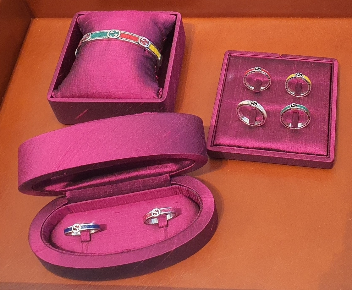 구찌 가옥 1층 매장에서는 구찌 가옥에서만 판매하는 단독 상품이 진열돼 있다. / 사진=변소인 기자