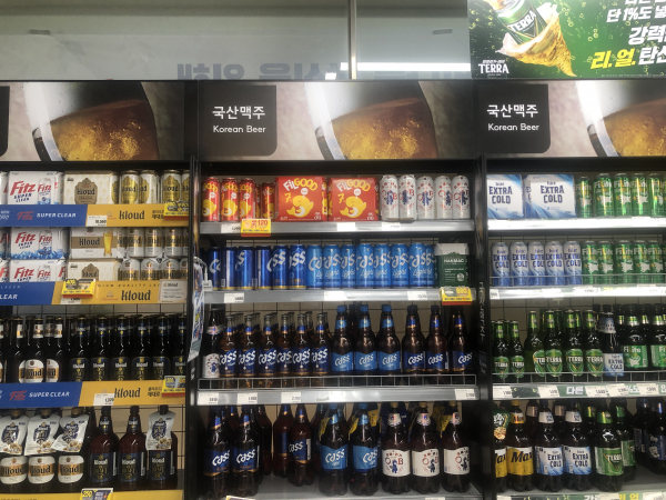 지난 8일 방문한 롯데마트 월드타워점 국산맥주 판매대. 곰표 맥주는 품절이었다./ 사진=김지원 인턴기자