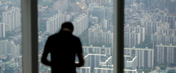 서울 롯데월드타워 전망대에서 바라본 강남 일대 아파트 단지. / 사진=연합뉴스