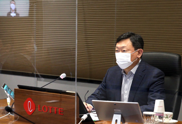 신동빈 롯데그룹 회장이 지난 1월 2021 상반기 VCM에서 발언하고 있다. / 사진=롯데지주