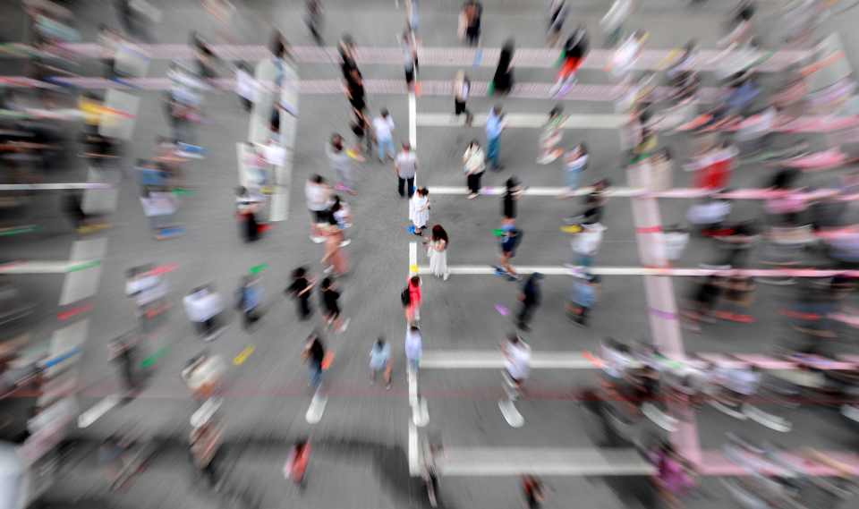 9일 오전 서울 강남구 보건소 선별진료소를 찾은 시민들이 신종 코로나바이러스 감염증(코로나19) 검사를 위해 차례를 기다리고 있다. / 사진=연합뉴스