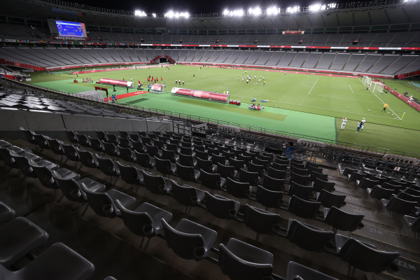 지난 22일 개최국 일본과 남아프리카공화국의 도쿄올림픽 축구 조별예선이 치러진 일본 도쿄 스타디움. 관중석이 텅 비어있다. /사진=연합뉴스
