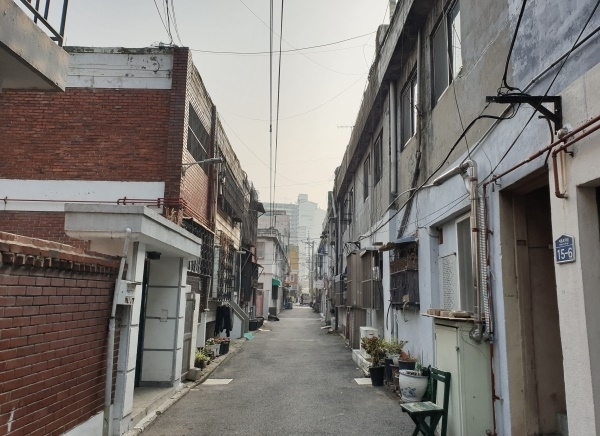 대형건설사들이 가로주택정비사업 등 소규모 정비사업으로 사업영역을 널비고 있다. 서울 도심지 내 수익을 낼 수 있는 사업장이 속속 나오고 있는데다 정부가 규제를 대폭 완화하면서 실적 확보를 위해 본격적으로 뛰어드는 모양새다. / 사진=시사저널e DB