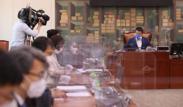 제389회국회 임시회 제2차 문화체육관광위원회 문화예술법안심사소위원회가 27일 오후 서울 여의도 국회에서 박정 위원장 주재로 열리고 있다. / 사진=연합뉴스