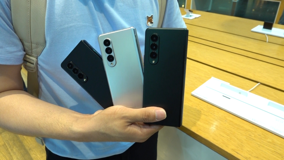 갤럭시Z폴드3 색상 3종. 좌측부터 팬텀 블랙, 팬텀 실버, 팬텀 그린. /사진=최기원 PD