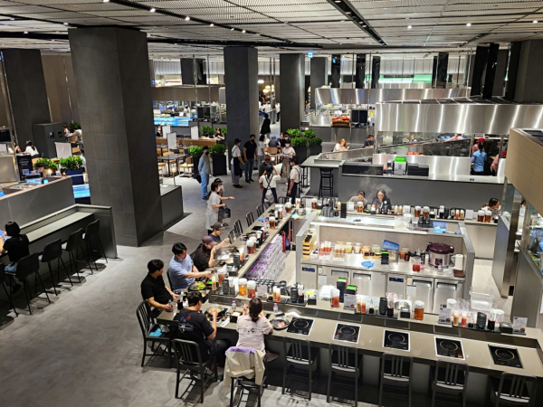 롯데백화점 동탄점 지하1층 푸드에비뉴 전경. / 사진=롯데쇼핑