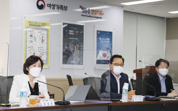 지난달 자체규제개혁위원회가 셧다운제 개선 방안에 대해 논의했다.  /사진=연합뉴스