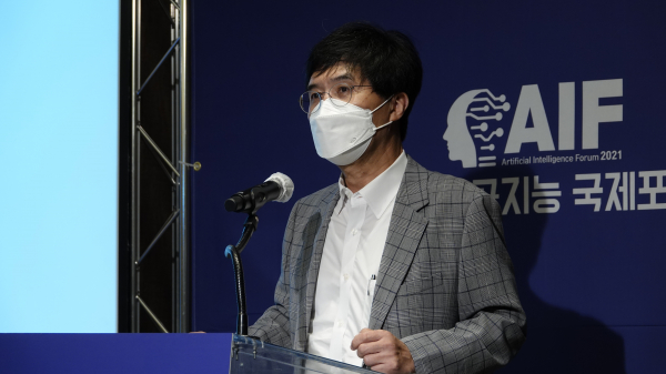 김종재 서울아산병원 아산생명과학연구원장이 9일 서울 광화문 포시즌스 호텔에서 열린 시사저널이코노미 주최 인공지능 국제포럼(AIF)에서 ‘한국형 의료인공지능 닥터앤서의 기대와 숙제’를 주제로 강연하고 있다. / 사진=최기원PD