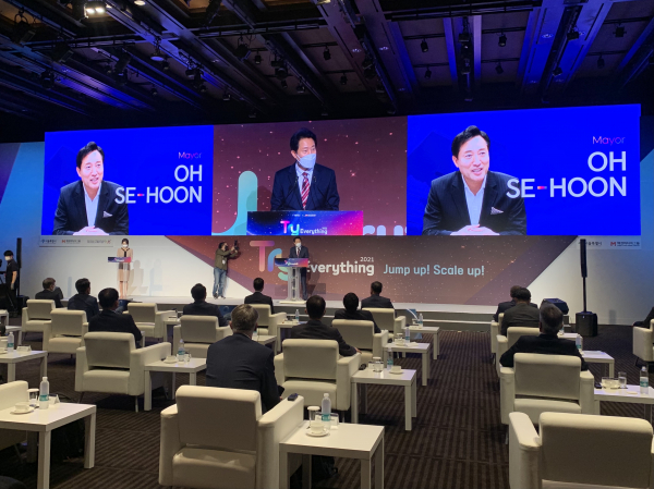 16일 오세훈 서울시장이 '트라이 에브리싱' 개막식에서 축사를 하고 있다. / 사진=염현아 기자