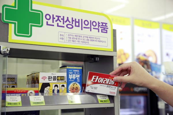 편의점에서 판매되는 안전상비의약품. / 사진=연합뉴스