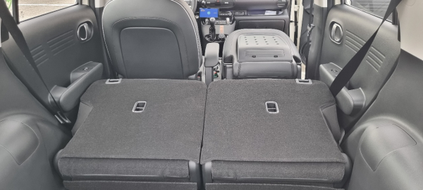 2열과 1열 조수석을 접었을 때 모습. / 사진=박성수 기자