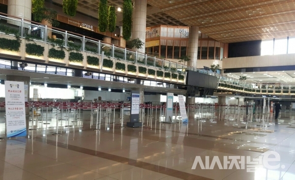 김포공항 국제선 탑승수속 카운터. / 사진=시사저널e