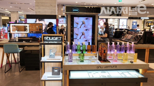 현대백화점 신촌점 슈에무라 매장. / 사진=한다원 기자