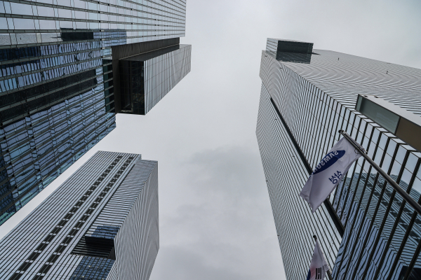 지난 11일 삼성전자가 위드 코로나 전환 방침을 밝힌 가운데, 삼성전자의 위드 코로나 기조가 삼성SDI를 비롯한 삼성 계열사로 번질 가능성이 제기된다. /사진=연합뉴스