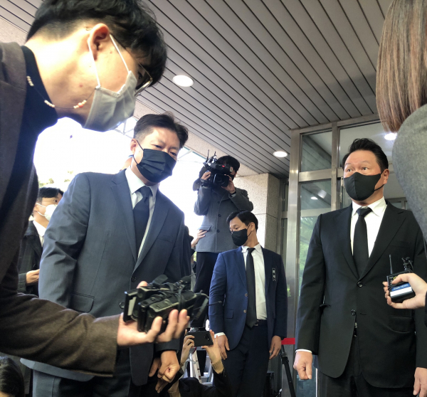 최태원 SK회장이 10월27일 오전 서울대병원 장례식장에 마련된 노태우 전 대통령의 빈소에서 조문을 올렸다. / 사진=서지민 기자