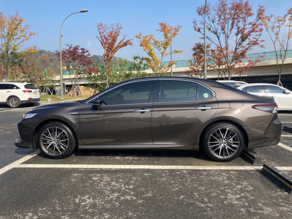 캠리 하이브리드의 측면 모습 / 사진=유주엽 기자