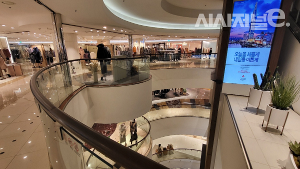 1일 오전 롯데백화점 잠실점 내부. / 사진=한다원 기자