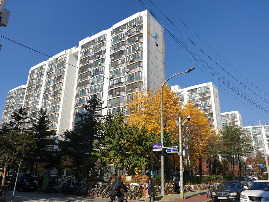 13일 업계 등에 따르면  갭투자자들을 중심으로 가격이 급등했던 노원·도봉·강북(노도강) 아파트 시장이 소강상태로 접어들었다. 매수문의가 끊기면서 거래절벽이 심화되고 있는 모습이다.  사진은 서울 노원구 상계동 소재 상계주공7단지 /사진=길해성 기자