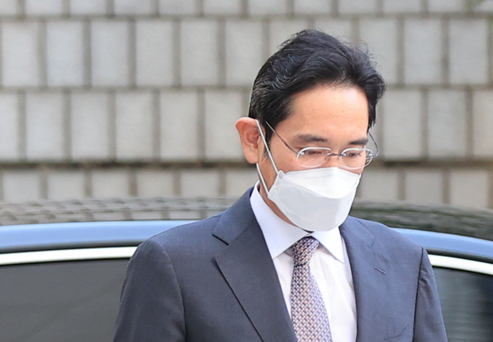 이재용 삼성전자 부회장이 25일 오전 서울 서초구 서울중앙지방법원에서 열린 회계부정·부당합병 관련 속행공판에 출석하고 있다. / 사진=연합뉴스