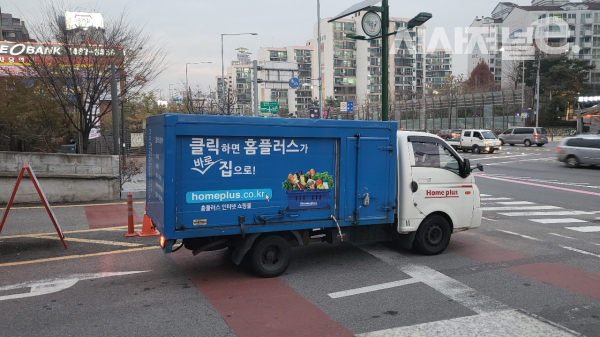 홈플러스 스페셜 온라인 배송 차량. / 사진=한다원 기자