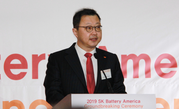 최재원 SK그룹 수석부회장이 지난 2019년 3월 미국 조지아주에서 열린 SK이노베이션 전기차 배터리공장 기공식에서 인사말을 하고 있다. /사진=연합뉴스