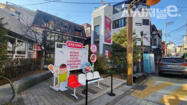 이태원 퀴논길 곳곳에 포토존이 있다. / 사진=한다원 기자