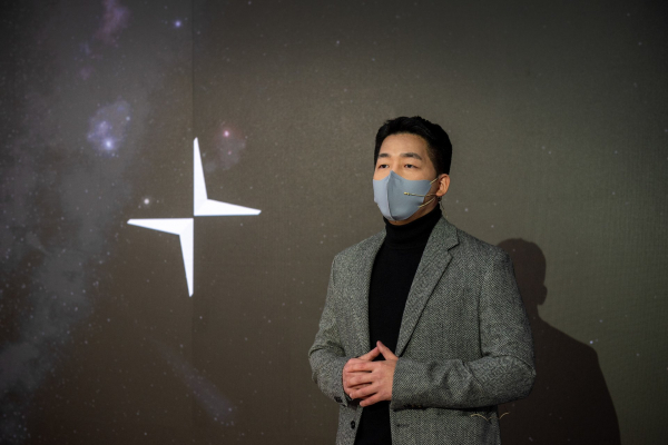 함종성 폴스타코리아 대표이사가 21일 서울 전시공간에서 향후 한국 내 브랜드 전략에 대해 발표했다. / 사진=폴스타코리아