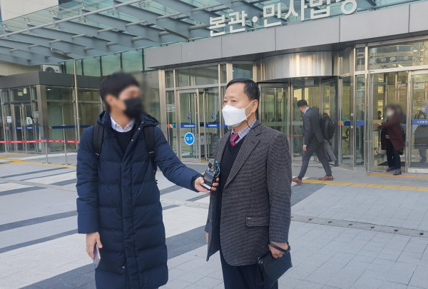배드파더스 활동가 구본창씨가 2심 선고 이후 인터뷰를 하고 있다. /사진=연합뉴스.