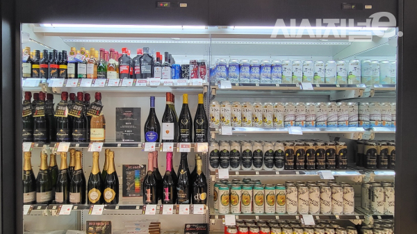 와인스튜디오에서 판매하는 와인 중 일부. / 사진=한다원 기자