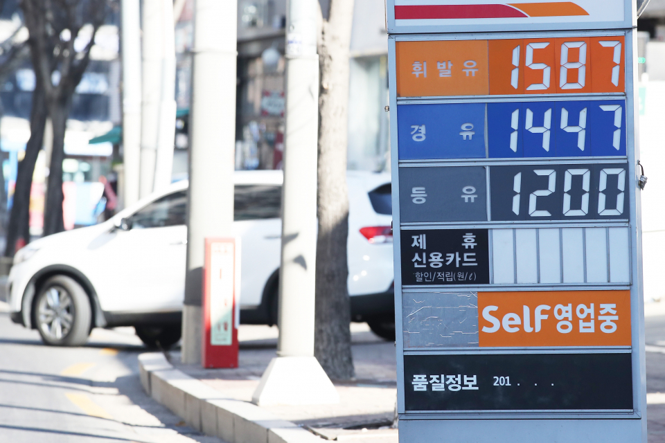 지난해 26일 서울의 한 주유소 유가정보./사진=연합뉴스